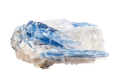 Kyanite: Un Minerale Multiforme per l’Elettrotecnica e la Ceramica!